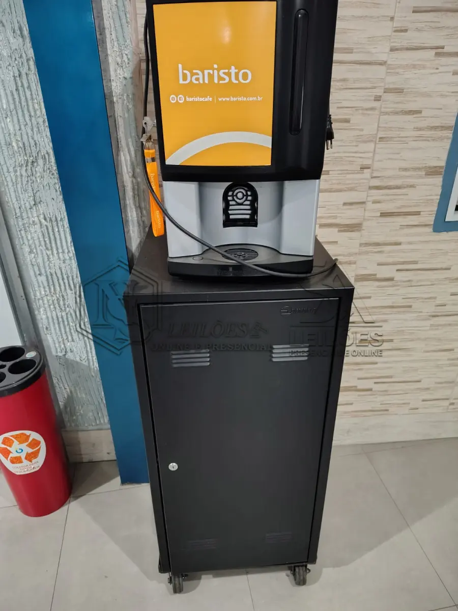 LOTE 002 - Máquina  de café profissional