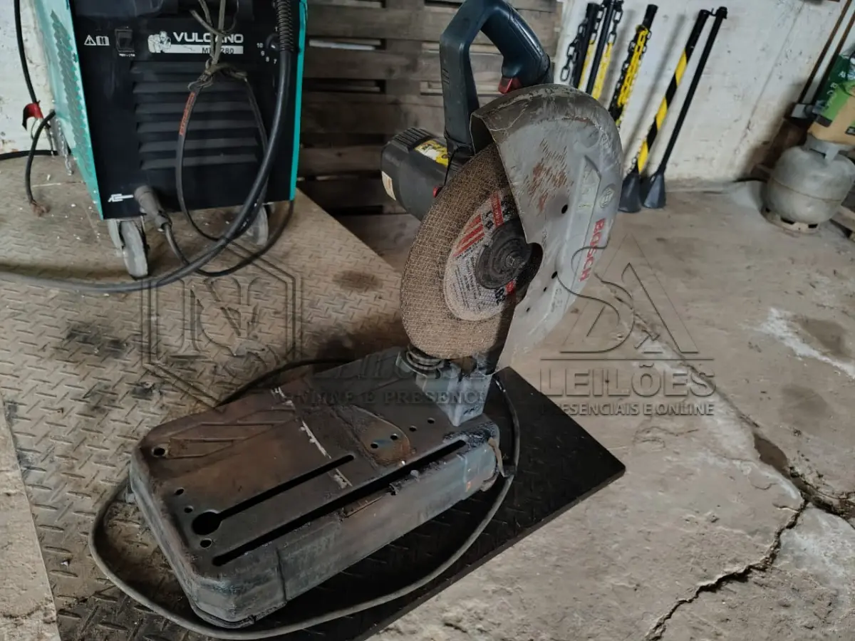 LOTE 014 - Máquina de serra de bancada