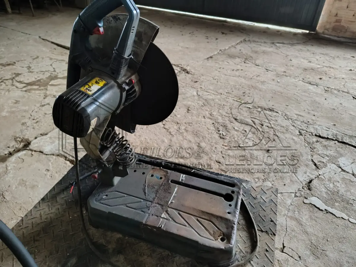 LOTE 014 - Máquina de serra de bancada
