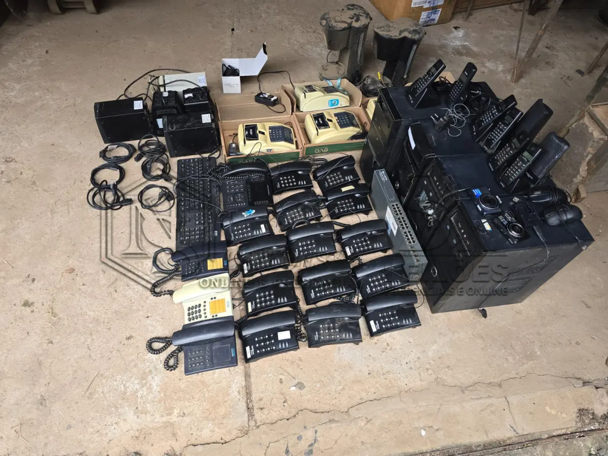LOTE 001 - Diversos itens de eletrônica .