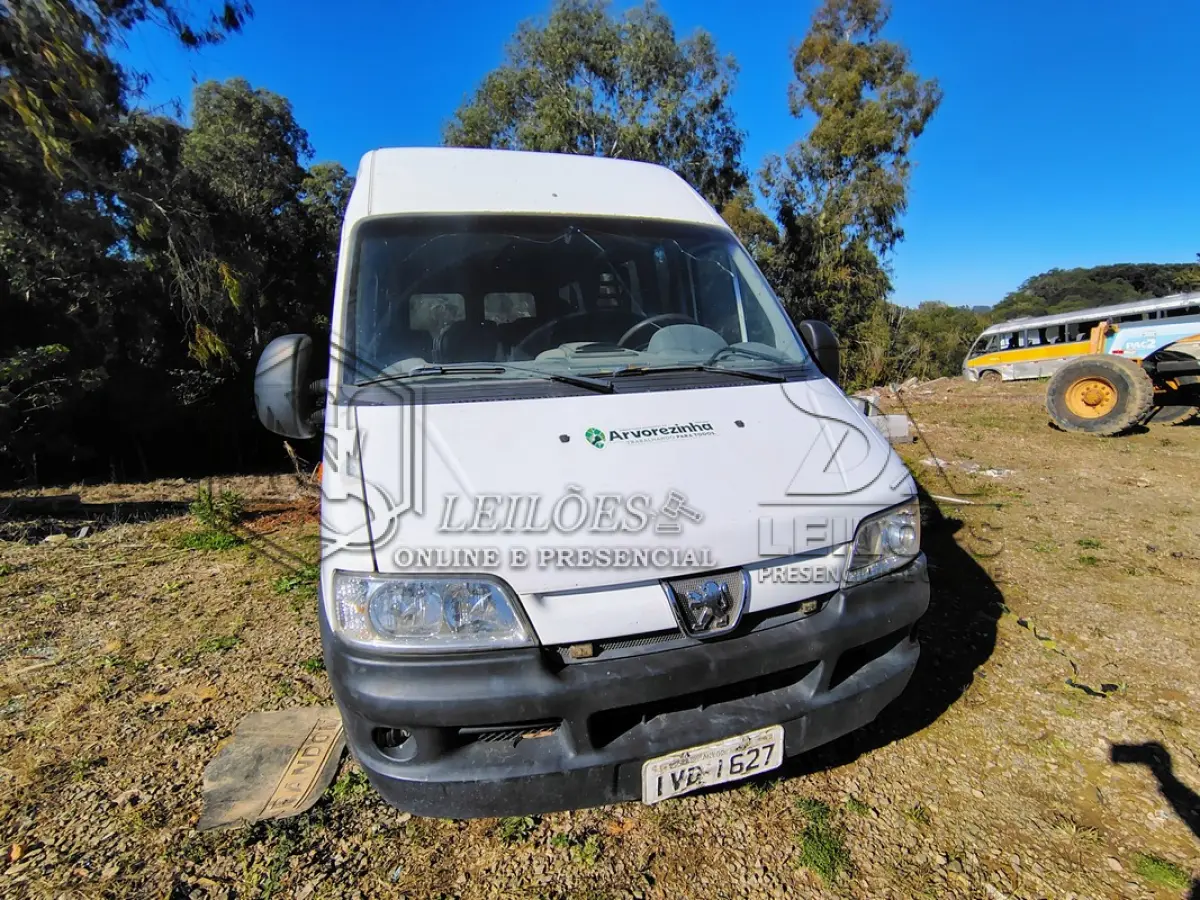 LOTE 002 - Van Peugeot Boxer