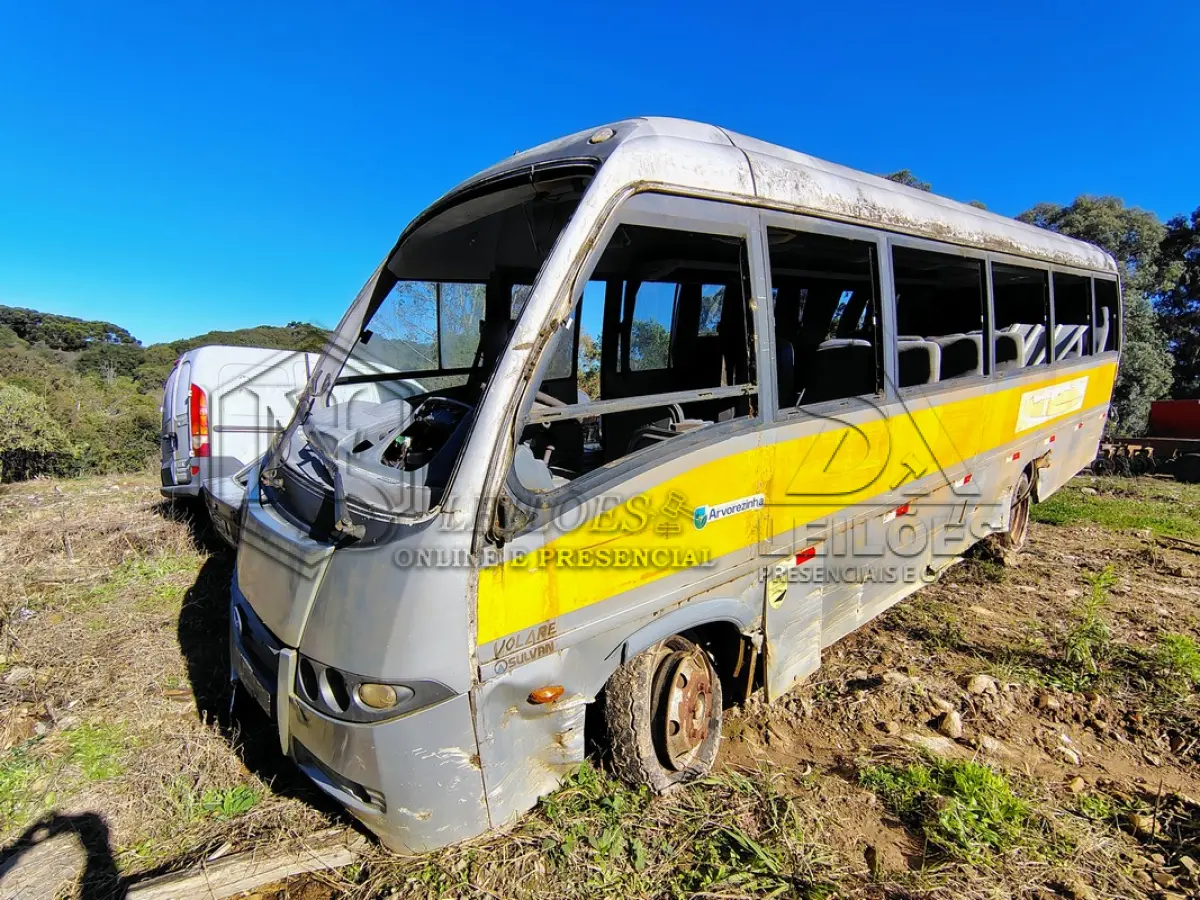 LOTE 001 - Volare Marcopolo W 8