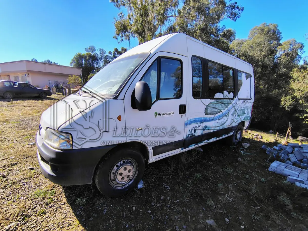 LOTE 002 - Van Peugeot Boxer