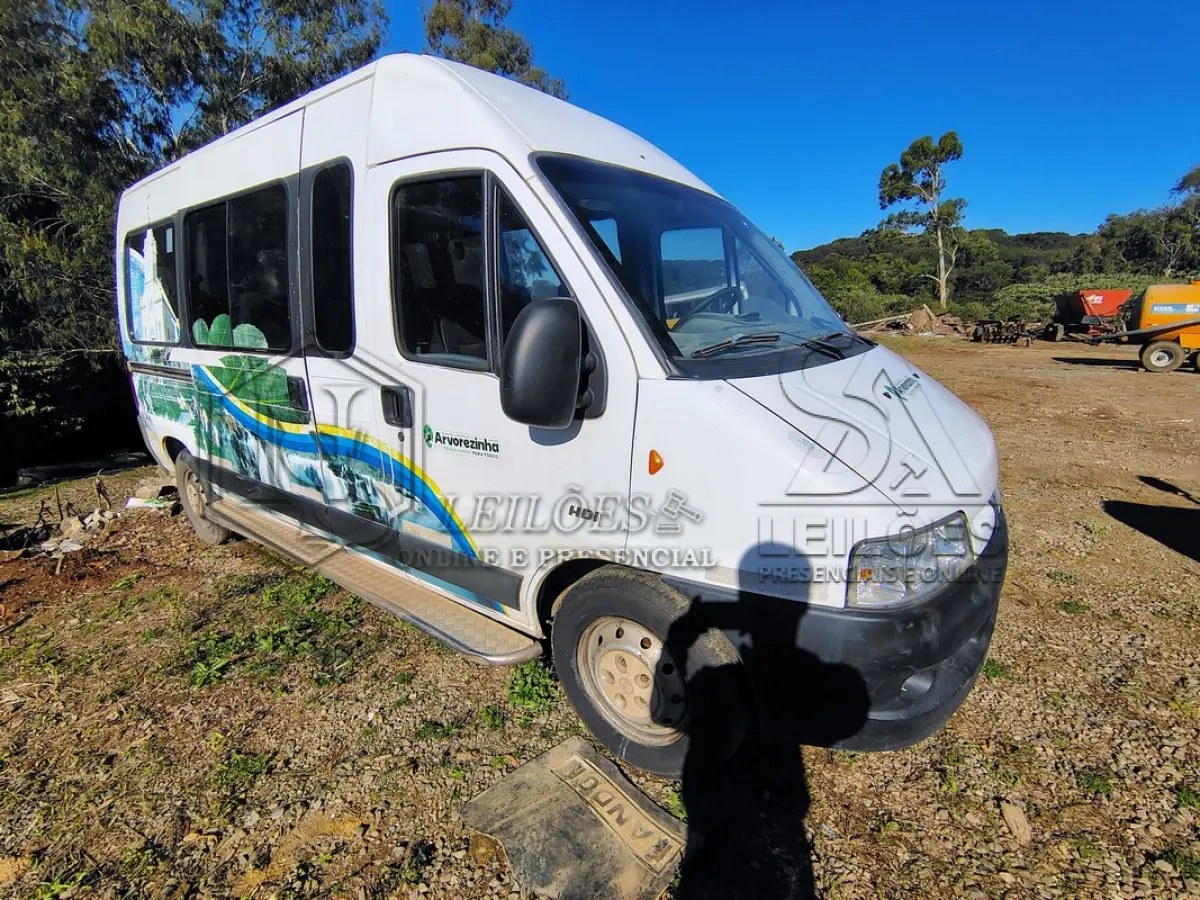 LOTE 002 - Van Peugeot Boxer