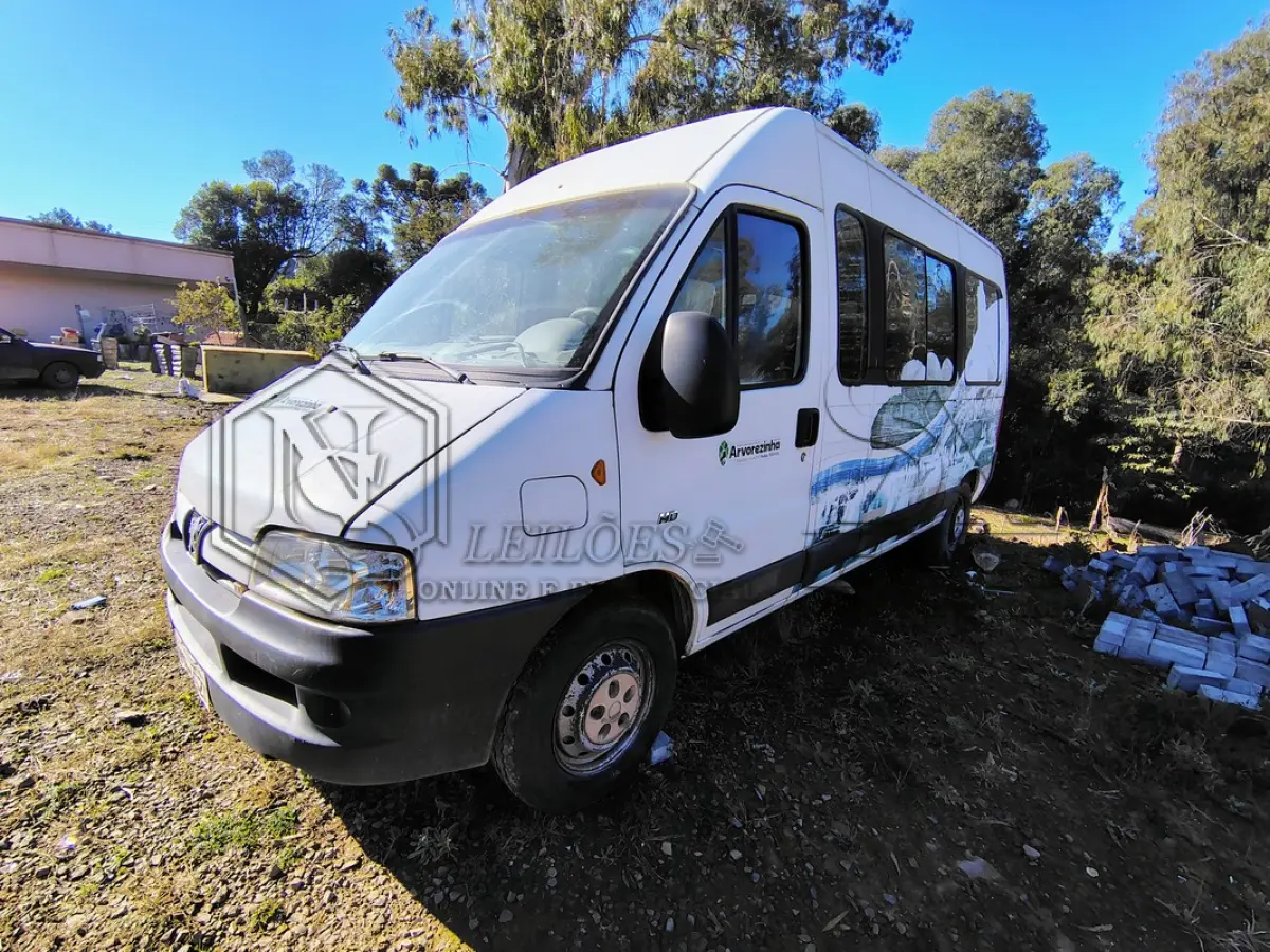 LOTE 002 - Van Peugeot Boxer