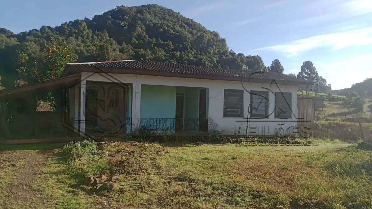 LOTE 008 - Prédio de alvenaria (Escola Professor Agnelo Ferreira dos Santos)