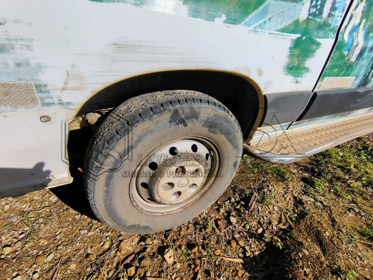 LOTE 002 - Van Peugeot Boxer