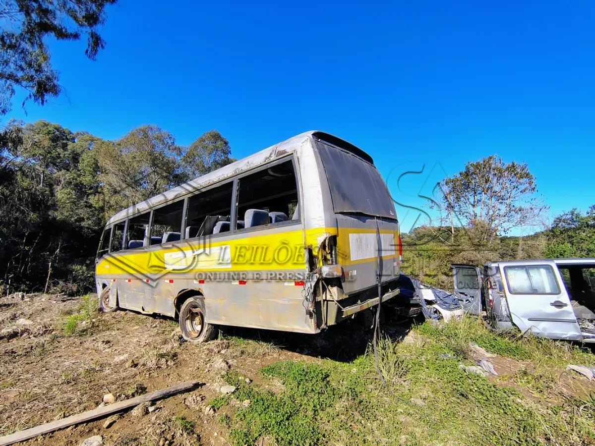 LOTE 001 - Volare Marcopolo W 8