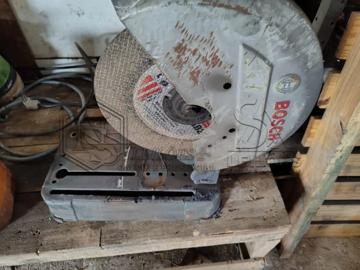 LOTE 014 - Máquina de serra de bancada