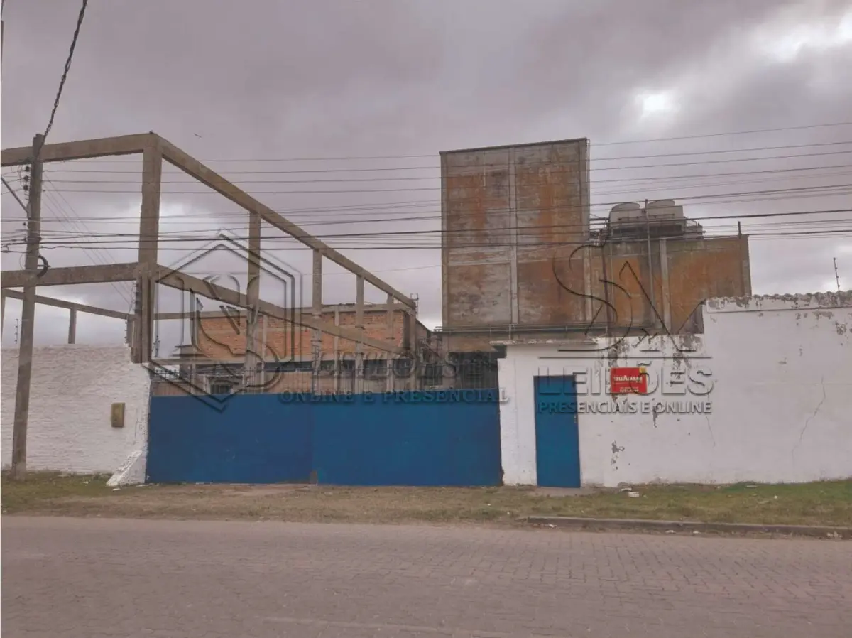 LOTE 003 - Um imóvel de aproximadamente 4.300m² pertencente a uma indústria de pescados, composto de cinco terrenos, em Rio Grande/RS.