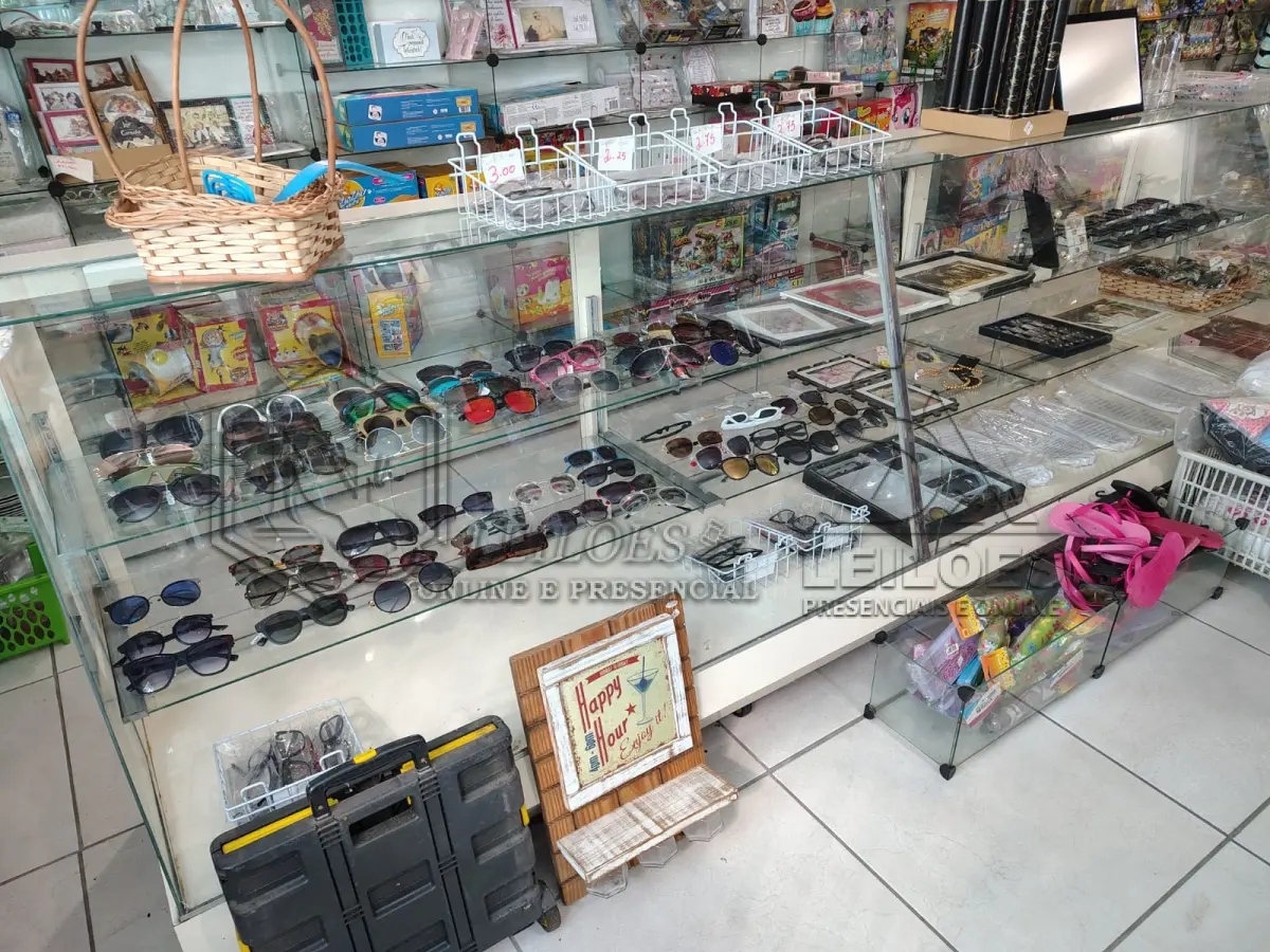 LOTE 005 - Um balcão vitrine