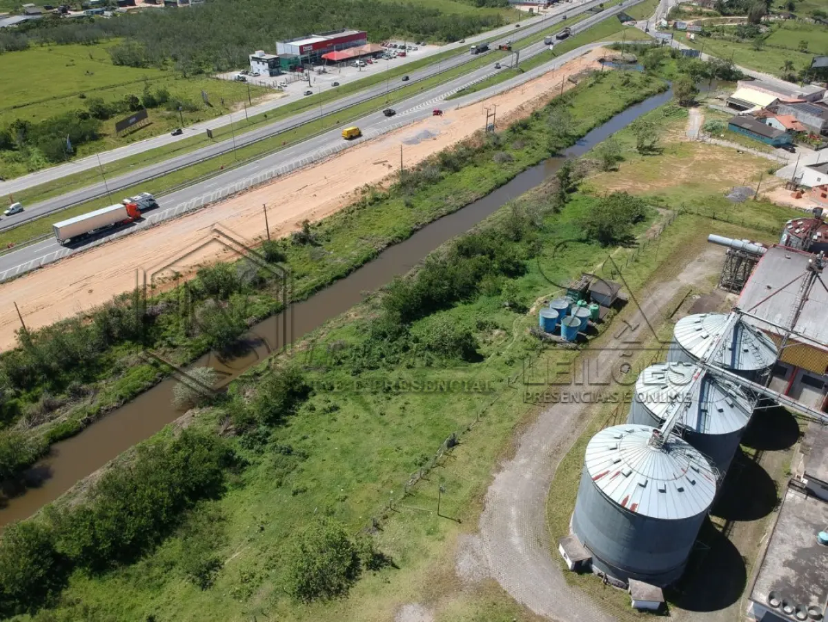 LOTE 034 - TERRENO COM 27.565,290m² E QUATRO EDIFICAÇÕES EM SANTA CATARINA SC