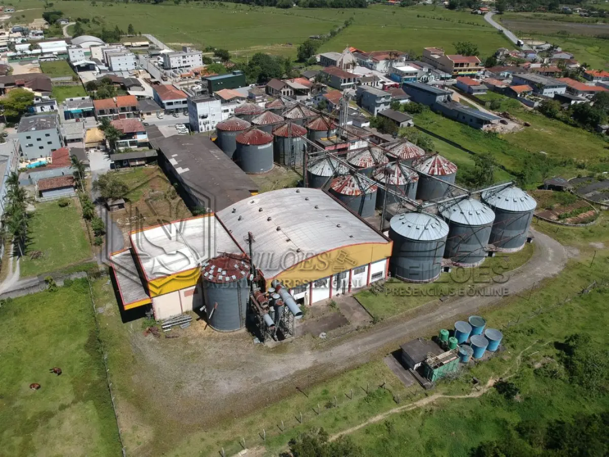 LOTE 034 - TERRENO COM 27.565,290m² E QUATRO EDIFICAÇÕES EM SANTA CATARINA SC
