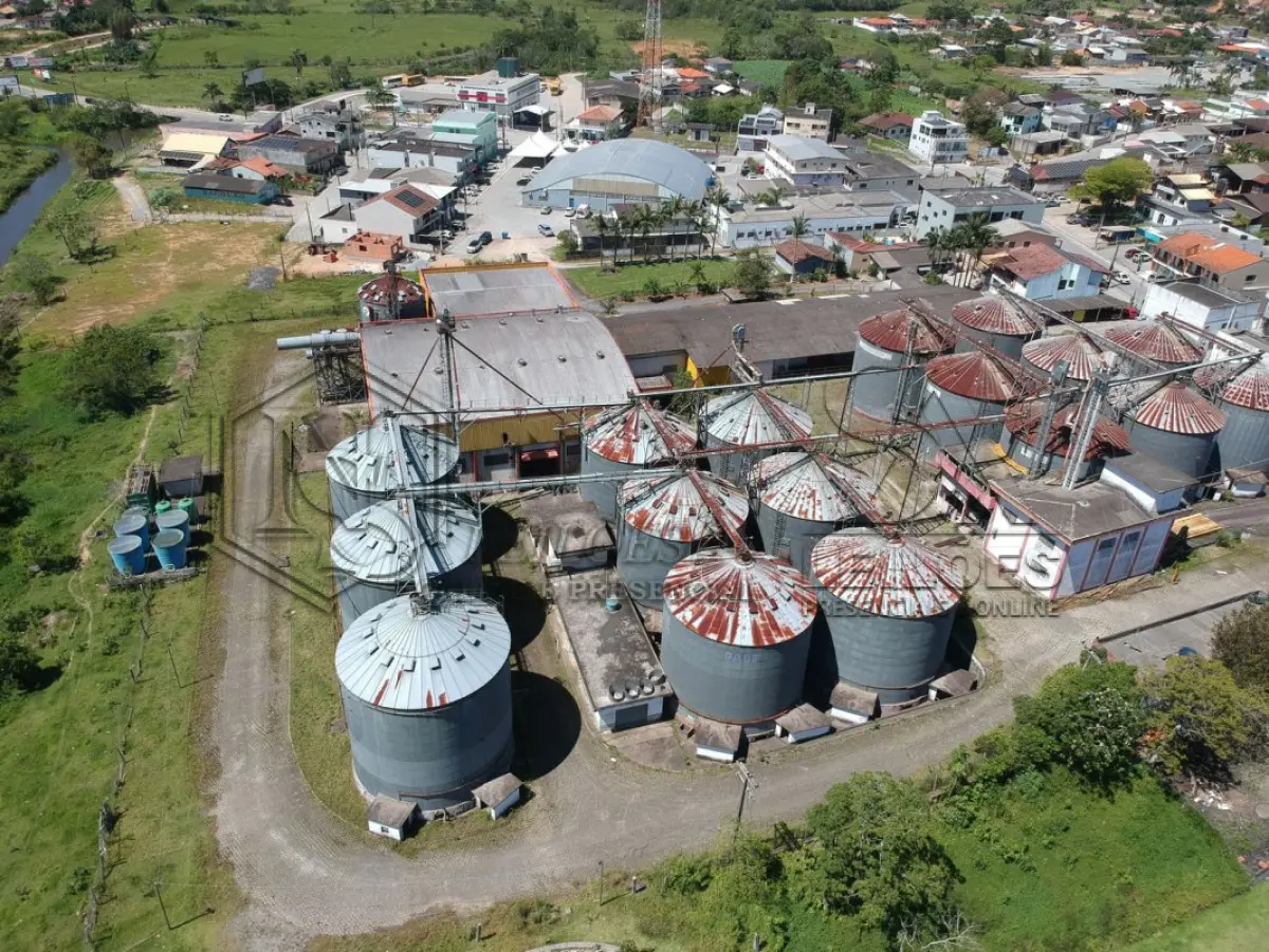 LOTE 034 - TERRENO COM 27.565,290m² E QUATRO EDIFICAÇÕES EM SANTA CATARINA SC
