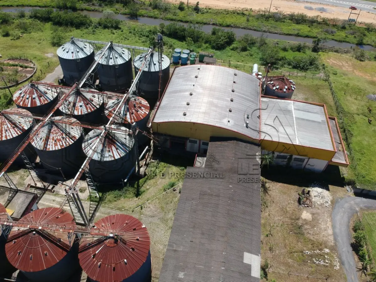 LOTE 034 - TERRENO COM 27.565,290m² E QUATRO EDIFICAÇÕES EM SANTA CATARINA SC