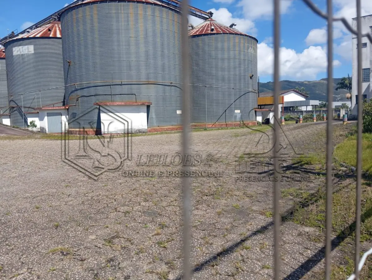LOTE 034 - TERRENO COM 27.565,290m² E QUATRO EDIFICAÇÕES EM SANTA CATARINA SC