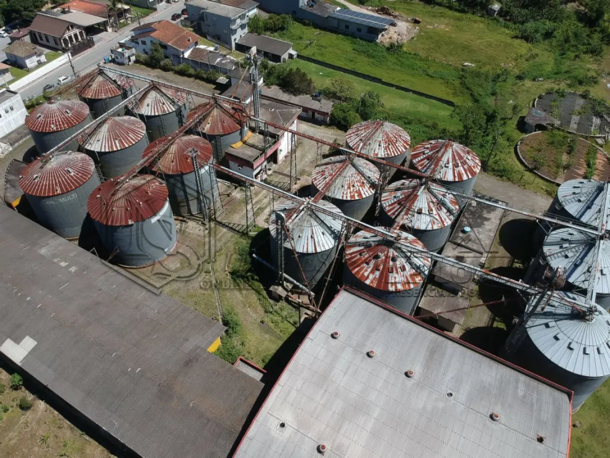 LOTE 034 - TERRENO COM 27.565,290m² E QUATRO EDIFICAÇÕES EM SANTA CATARINA SC
