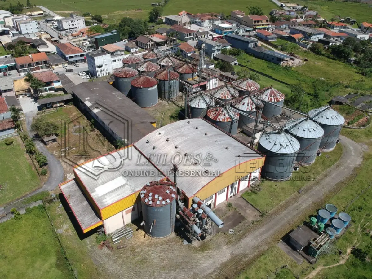 LOTE 034 - TERRENO COM 27.565,290m² E QUATRO EDIFICAÇÕES EM SANTA CATARINA SC