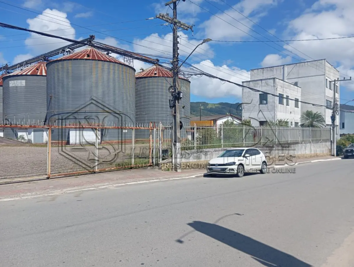LOTE 034 - TERRENO COM 27.565,290m² E QUATRO EDIFICAÇÕES EM SANTA CATARINA SC