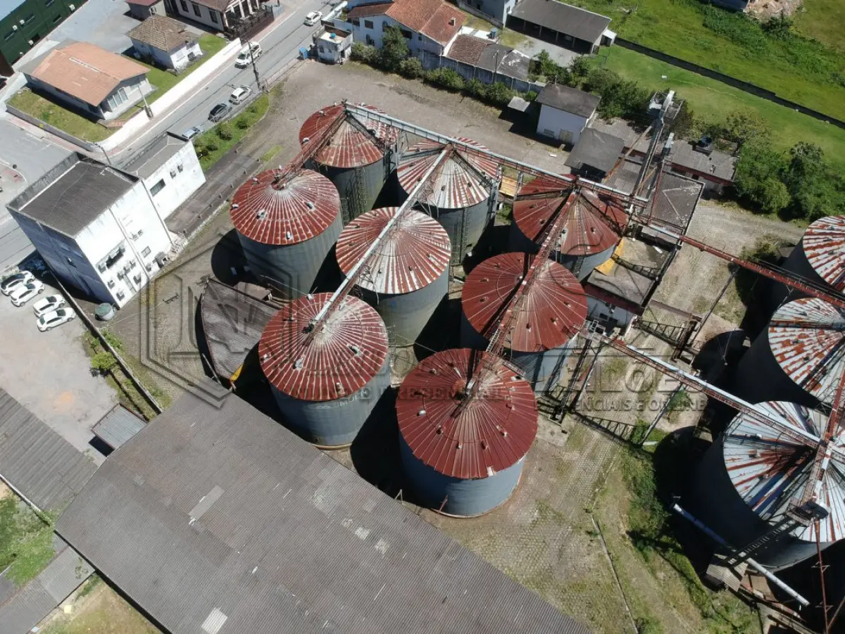 LOTE 034 - TERRENO COM 27.565,290m² E QUATRO EDIFICAÇÕES EM SANTA CATARINA SC