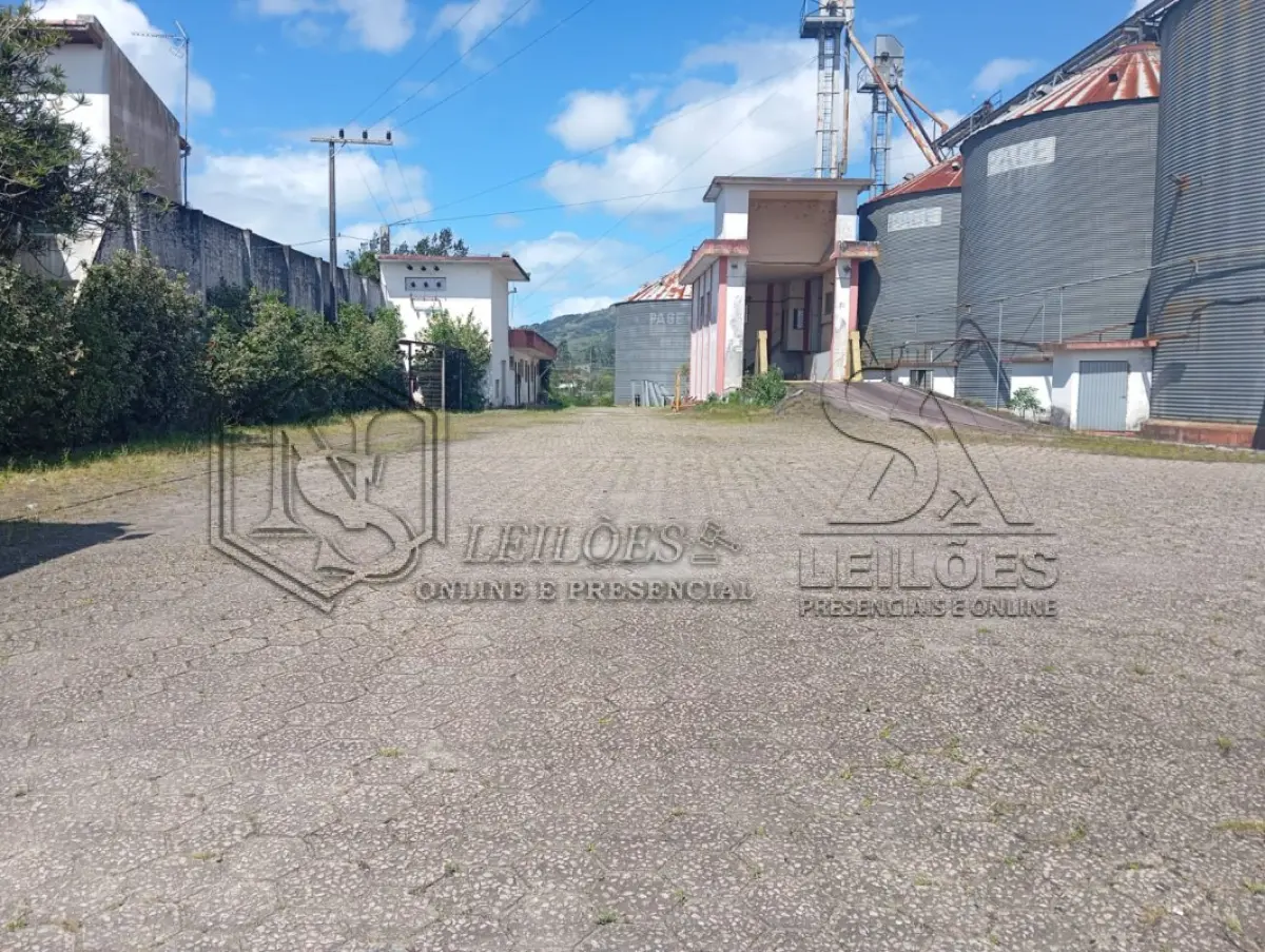 LOTE 034 - TERRENO COM 27.565,290m² E QUATRO EDIFICAÇÕES EM SANTA CATARINA SC