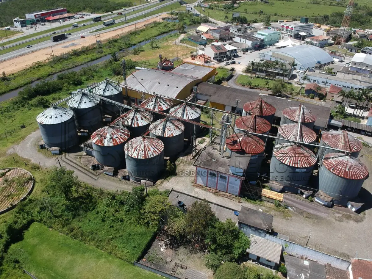 LOTE 034 - TERRENO COM 27.565,290m² E QUATRO EDIFICAÇÕES EM SANTA CATARINA SC