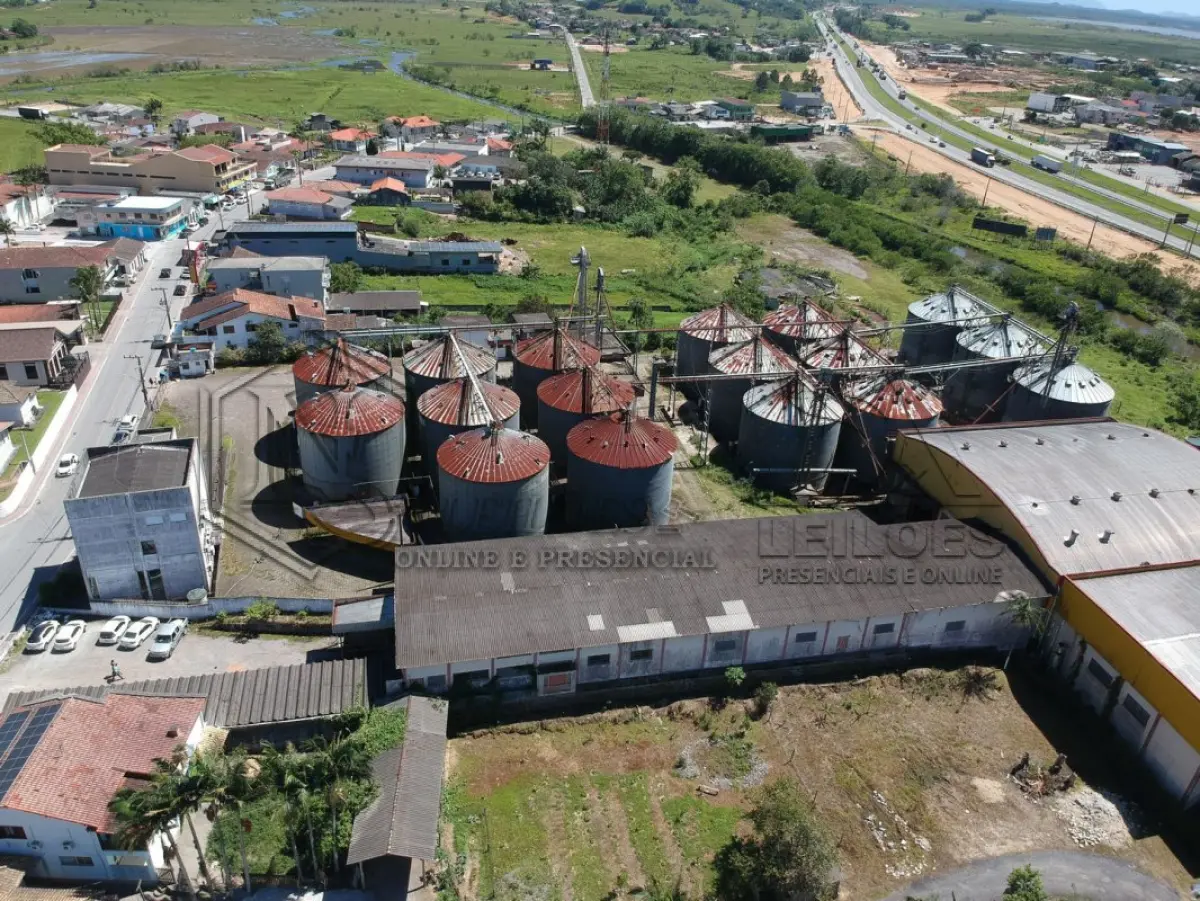 LOTE 034 - TERRENO COM 27.565,290m² E QUATRO EDIFICAÇÕES EM SANTA CATARINA SC