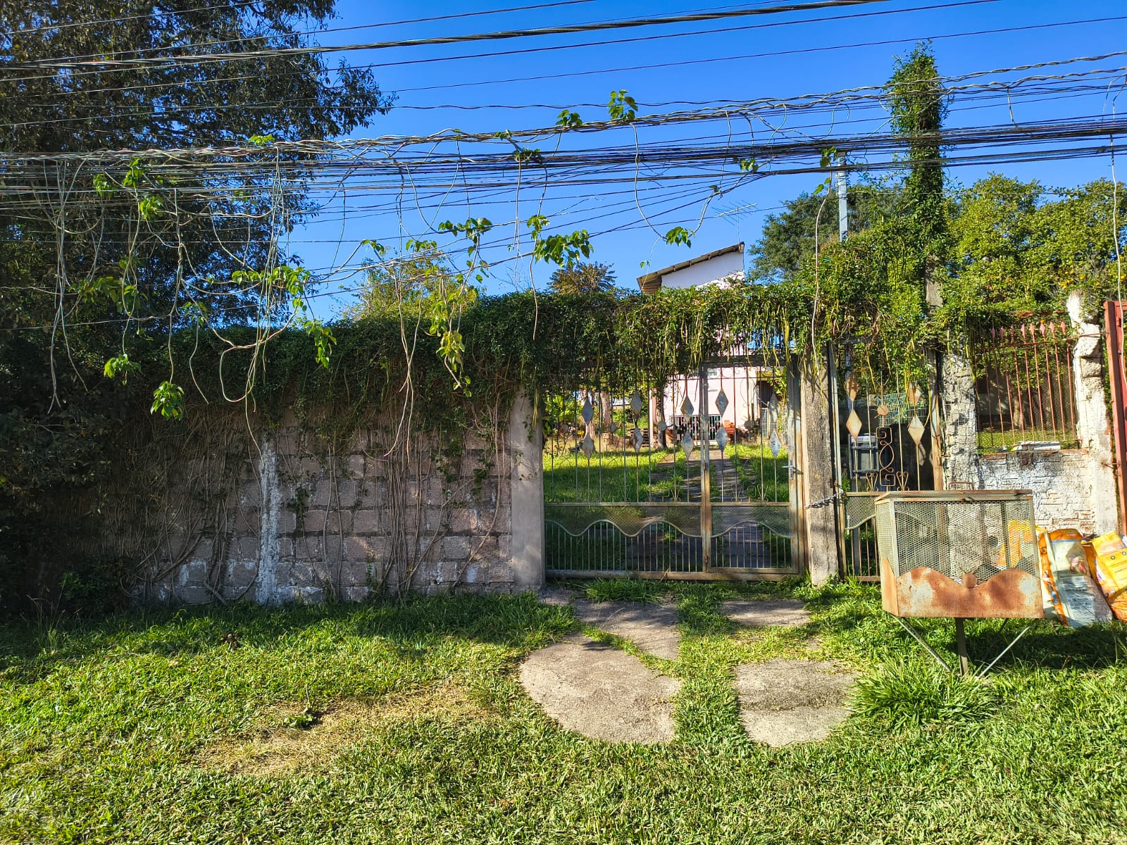 LOTE 009 - Casa de Madeira em Viamão/RS