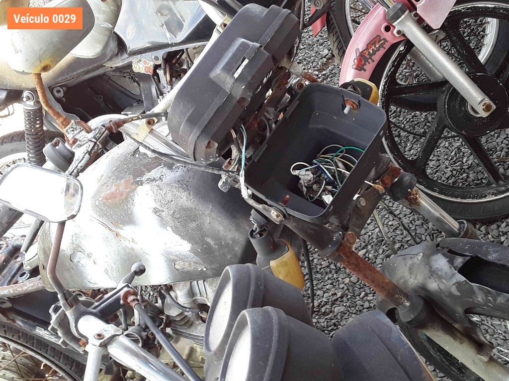 LOTE 0004 - Sucata<br />Sucata<br />Sucata<br />Sucata<br />Sucata<br />Sucata<br>Sucata - IBA9098<br />IIL4727<br />ILJ4504<br />IOR7772<br />MBV0807<br />ISZ1C62<br>IQM8J15