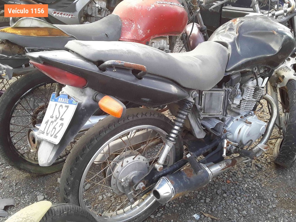 LOTE 0004 - Sucata<br />Sucata<br />Sucata<br />Sucata<br />Sucata<br />Sucata<br>Sucata - IBA9098<br />IIL4727<br />ILJ4504<br />IOR7772<br />MBV0807<br />ISZ1C62<br>IQM8J15