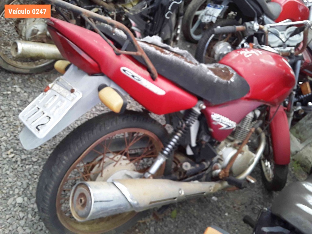 LOTE 0004 - Sucata<br />Sucata<br />Sucata<br />Sucata<br />Sucata<br />Sucata<br>Sucata - IBA9098<br />IIL4727<br />ILJ4504<br />IOR7772<br />MBV0807<br />ISZ1C62<br>IQM8J15