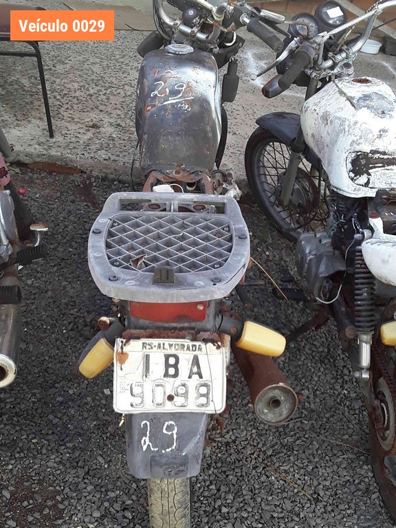 LOTE 0004 - Sucata<br />Sucata<br />Sucata<br />Sucata<br />Sucata<br />Sucata<br>Sucata - IBA9098<br />IIL4727<br />ILJ4504<br />IOR7772<br />MBV0807<br />ISZ1C62<br>IQM8J15