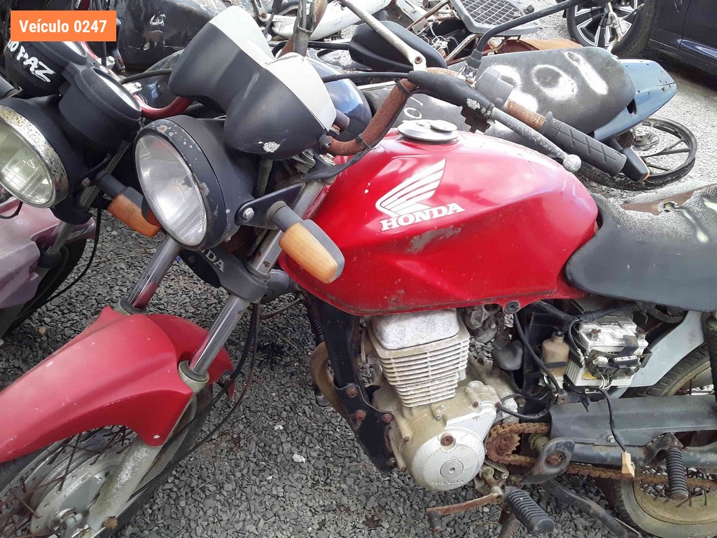 LOTE 0004 - Sucata<br />Sucata<br />Sucata<br />Sucata<br />Sucata<br />Sucata<br>Sucata - IBA9098<br />IIL4727<br />ILJ4504<br />IOR7772<br />MBV0807<br />ISZ1C62<br>IQM8J15