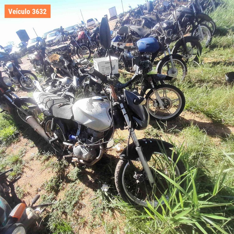 LOTE 0083 - <p>Sucata<br />Sucata<br />Sucata<br />Sucata<br />Sucata<br />Sucata<br />Sucata<br />Sucata</p> - <p>IHC9388<br />INH2366<br />IPP9185<br />ILO0972<br />IMB1630<br />IEL7126<br />INT3G35<br />IBW9408</p>