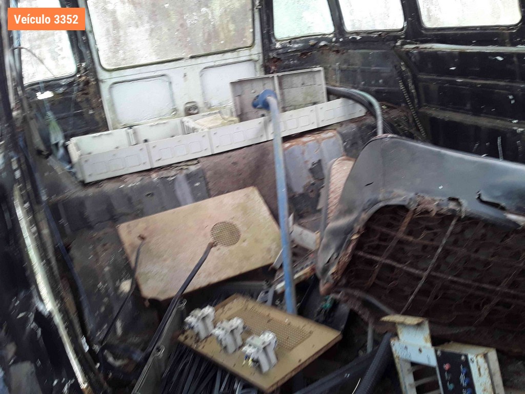LOTE 0102 - Sucata<br />Sucata<br />Sucata<br />Sucata<br />Sucata<br>Sucata - IKZ0886<br />IDO6129<br />IHI7917<br />IIU1561<br />IIM4F55<br>IFD4D38
