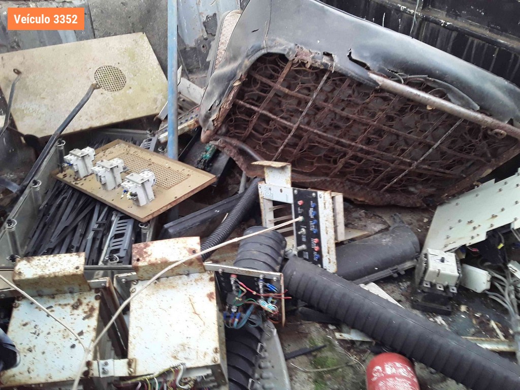 LOTE 0102 - Sucata<br />Sucata<br />Sucata<br />Sucata<br />Sucata<br>Sucata - IKZ0886<br />IDO6129<br />IHI7917<br />IIU1561<br />IIM4F55<br>IFD4D38