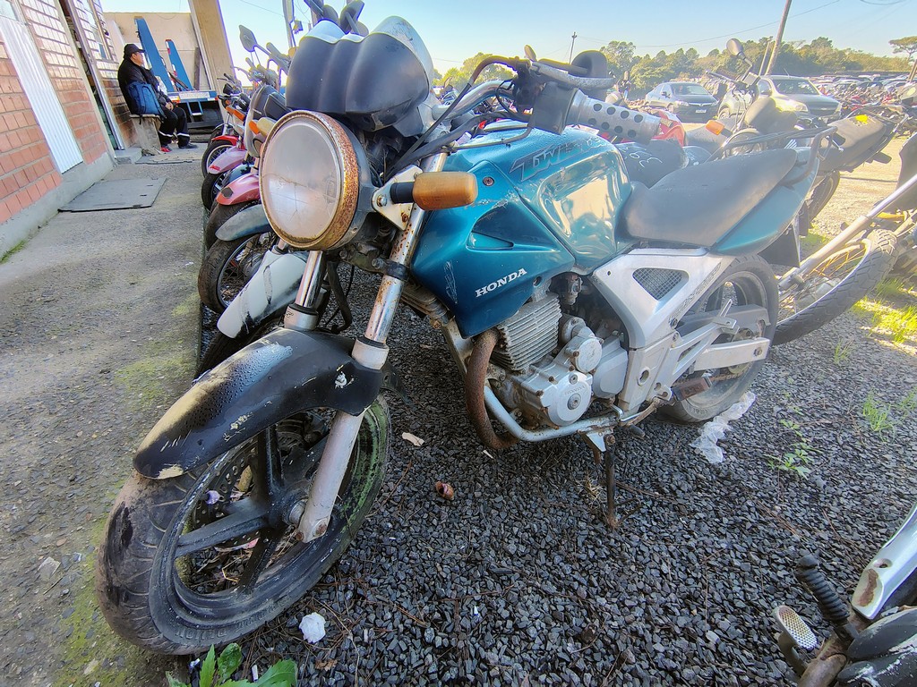 LOTE 0039 - Conservado - IKV5759